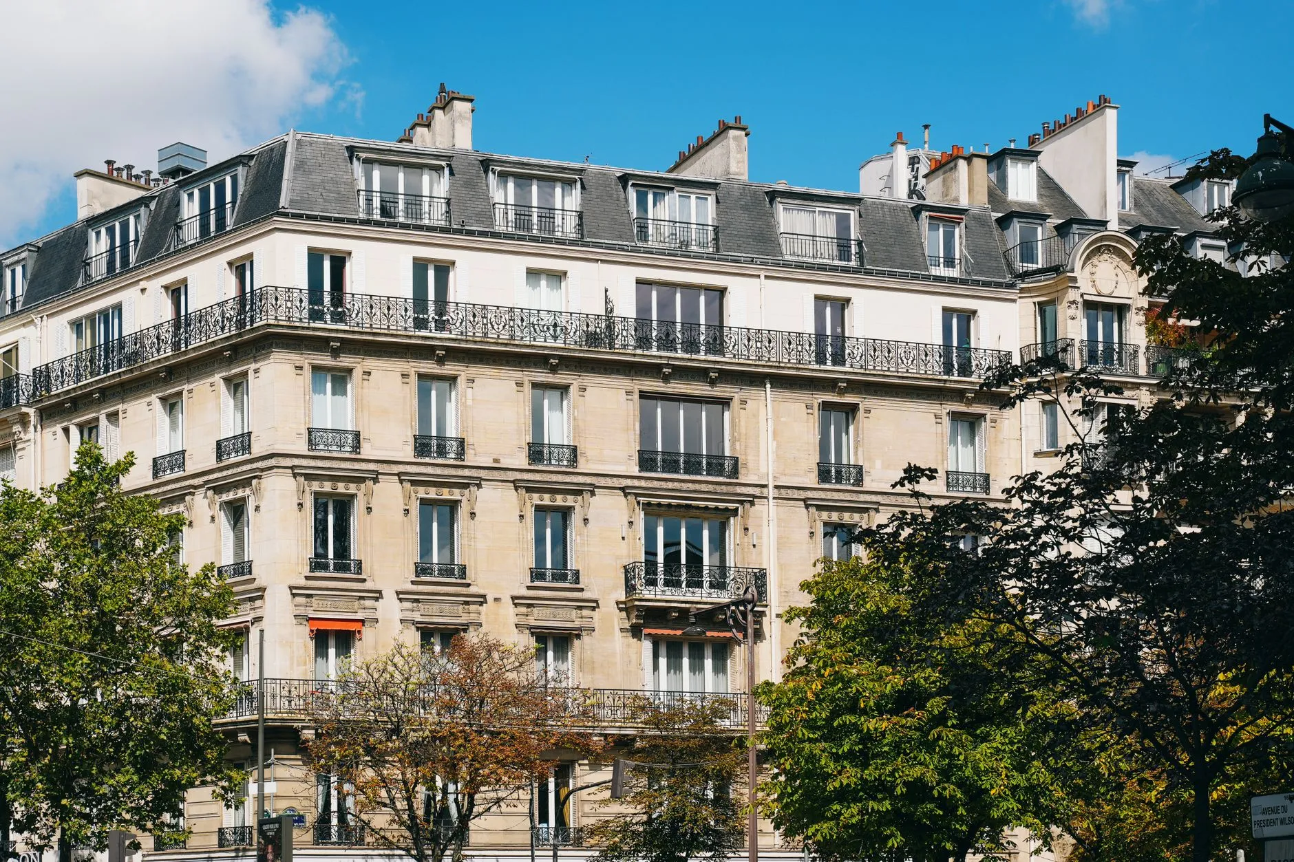 Ravalement de façade d'un immeuble en copropriété, l'un des travaux finançables par le fonds ALUR